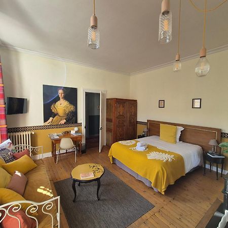H De Surgeres Bed and Breakfast Buitenkant foto