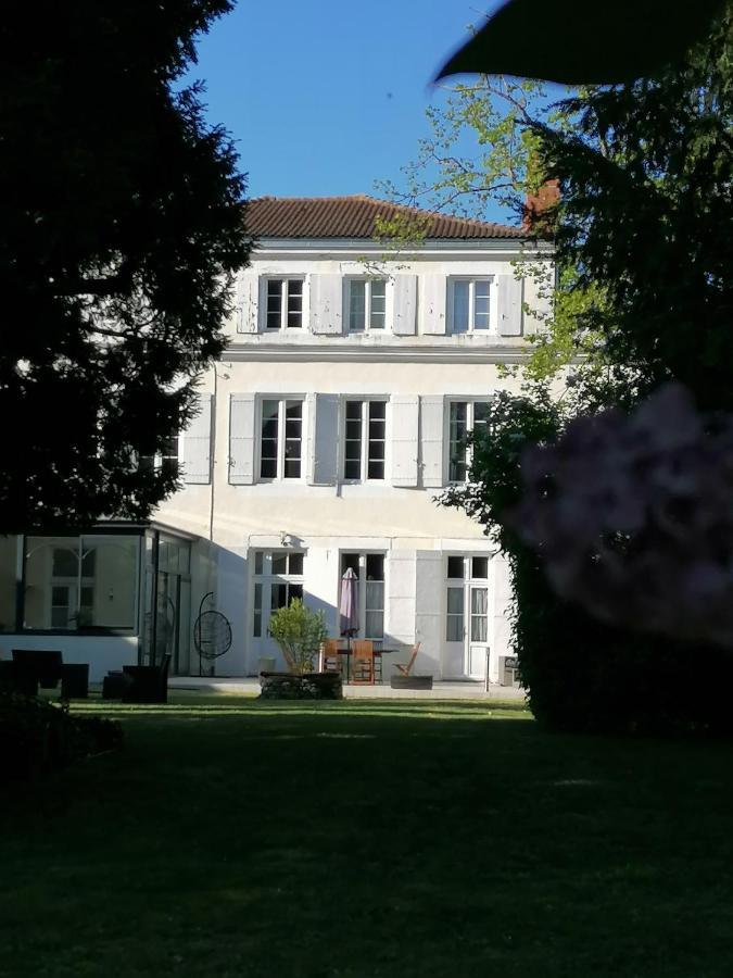 H De Surgeres Bed and Breakfast Buitenkant foto