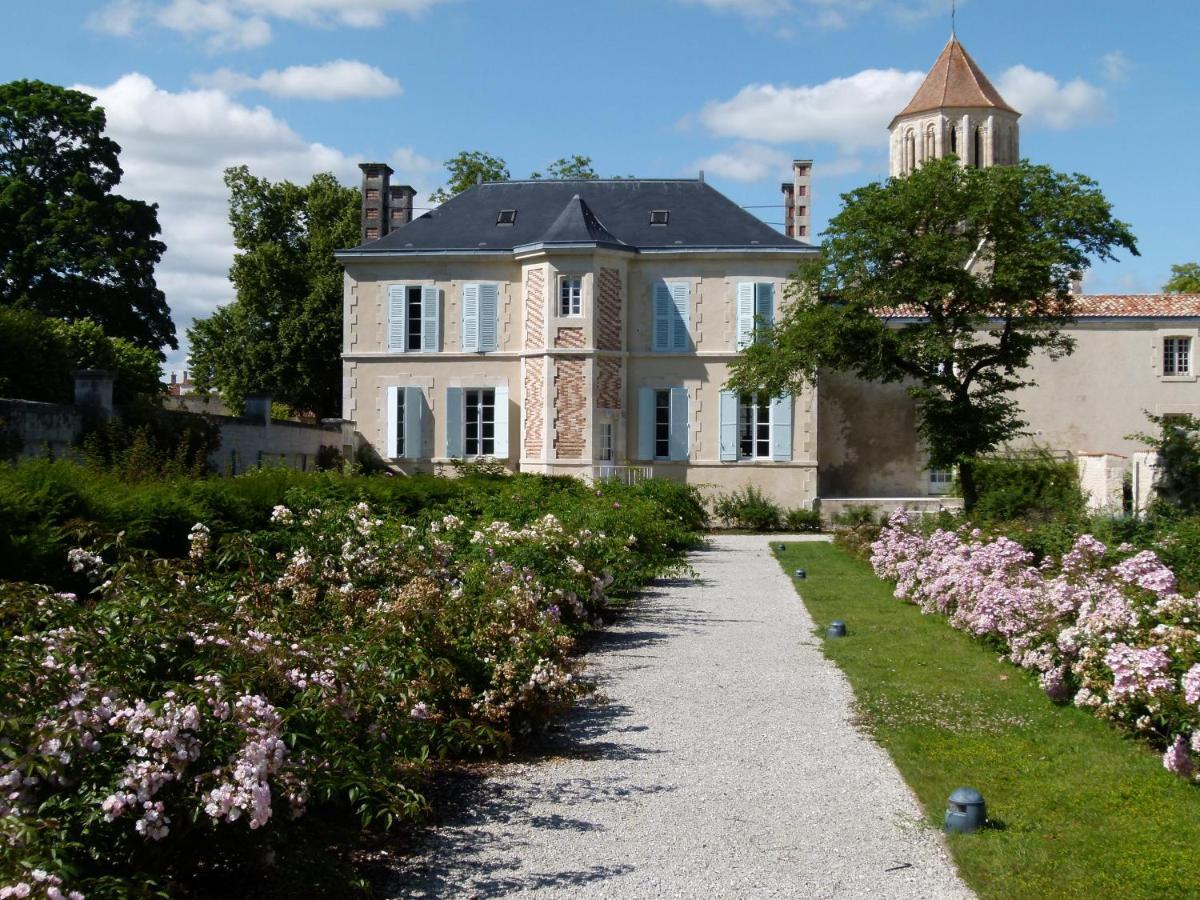H De Surgeres Bed and Breakfast Buitenkant foto