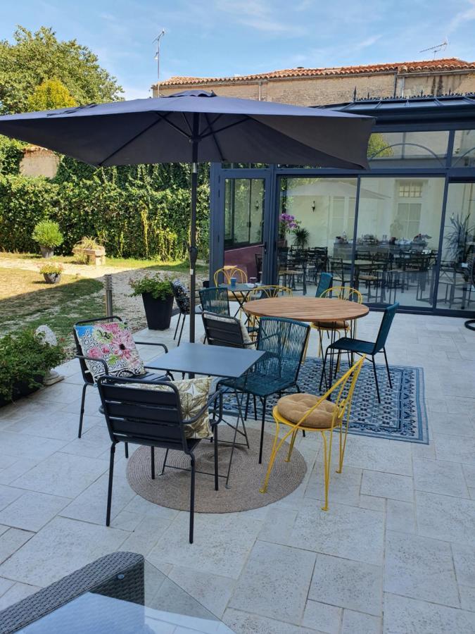 H De Surgeres Bed and Breakfast Buitenkant foto