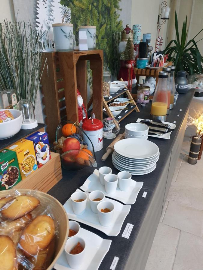 H De Surgeres Bed and Breakfast Buitenkant foto