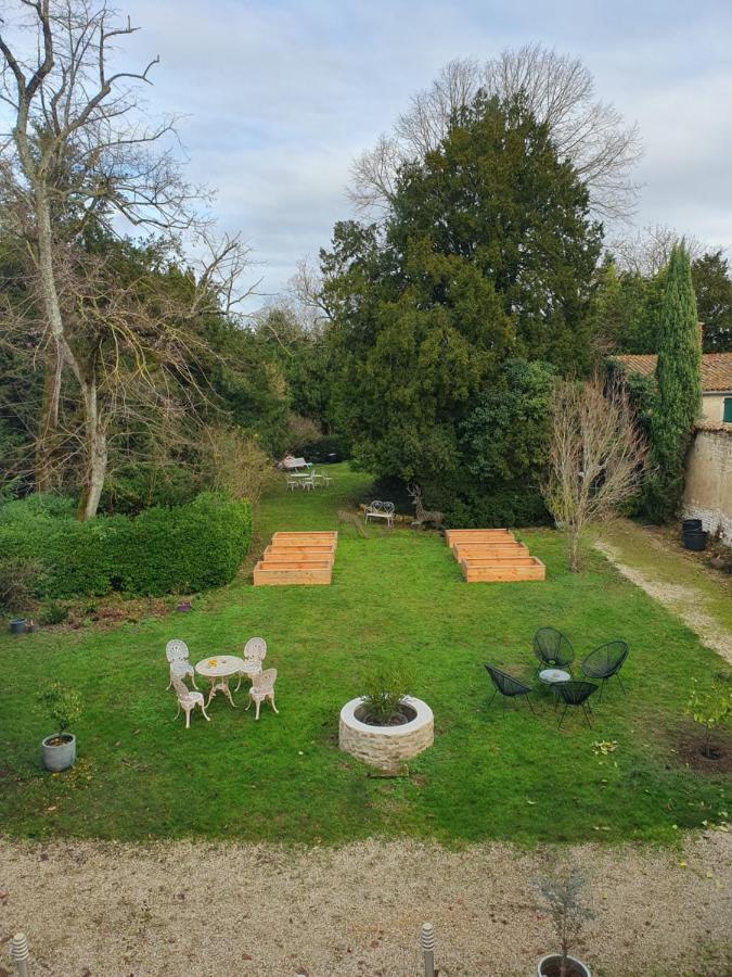 H De Surgeres Bed and Breakfast Buitenkant foto