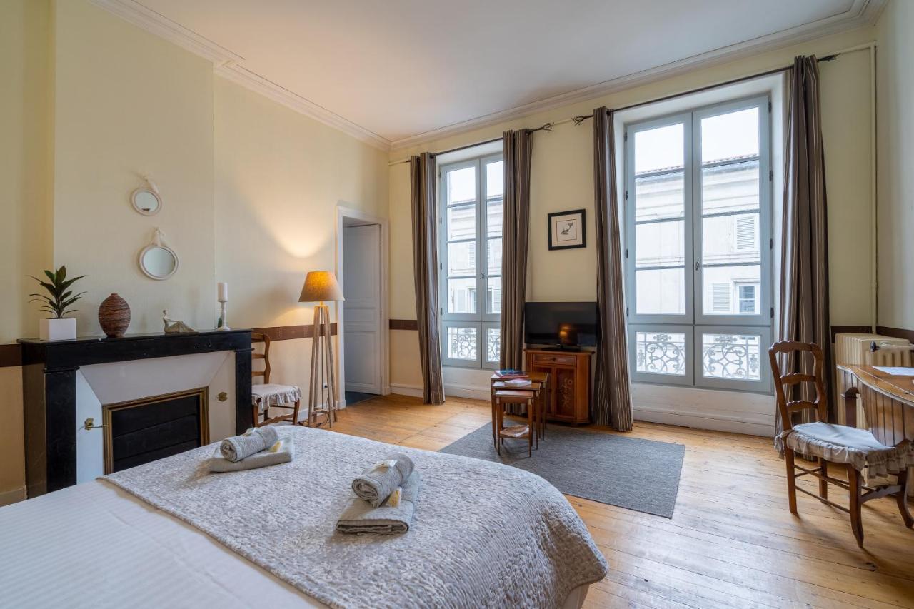 H De Surgeres Bed and Breakfast Buitenkant foto