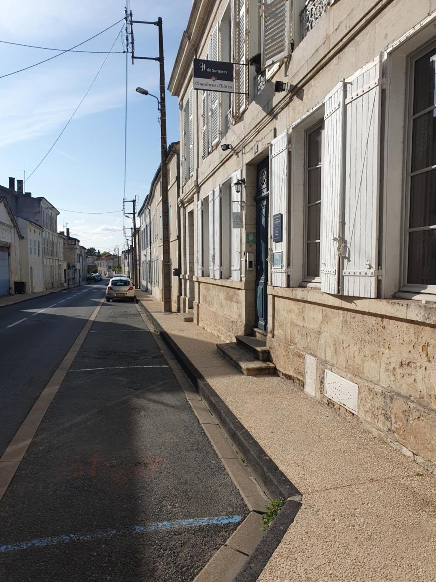 H De Surgeres Bed and Breakfast Buitenkant foto