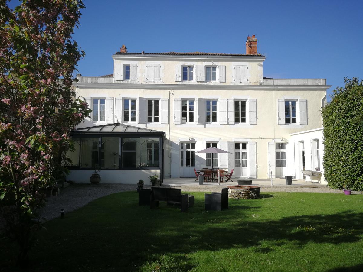 H De Surgeres Bed and Breakfast Buitenkant foto