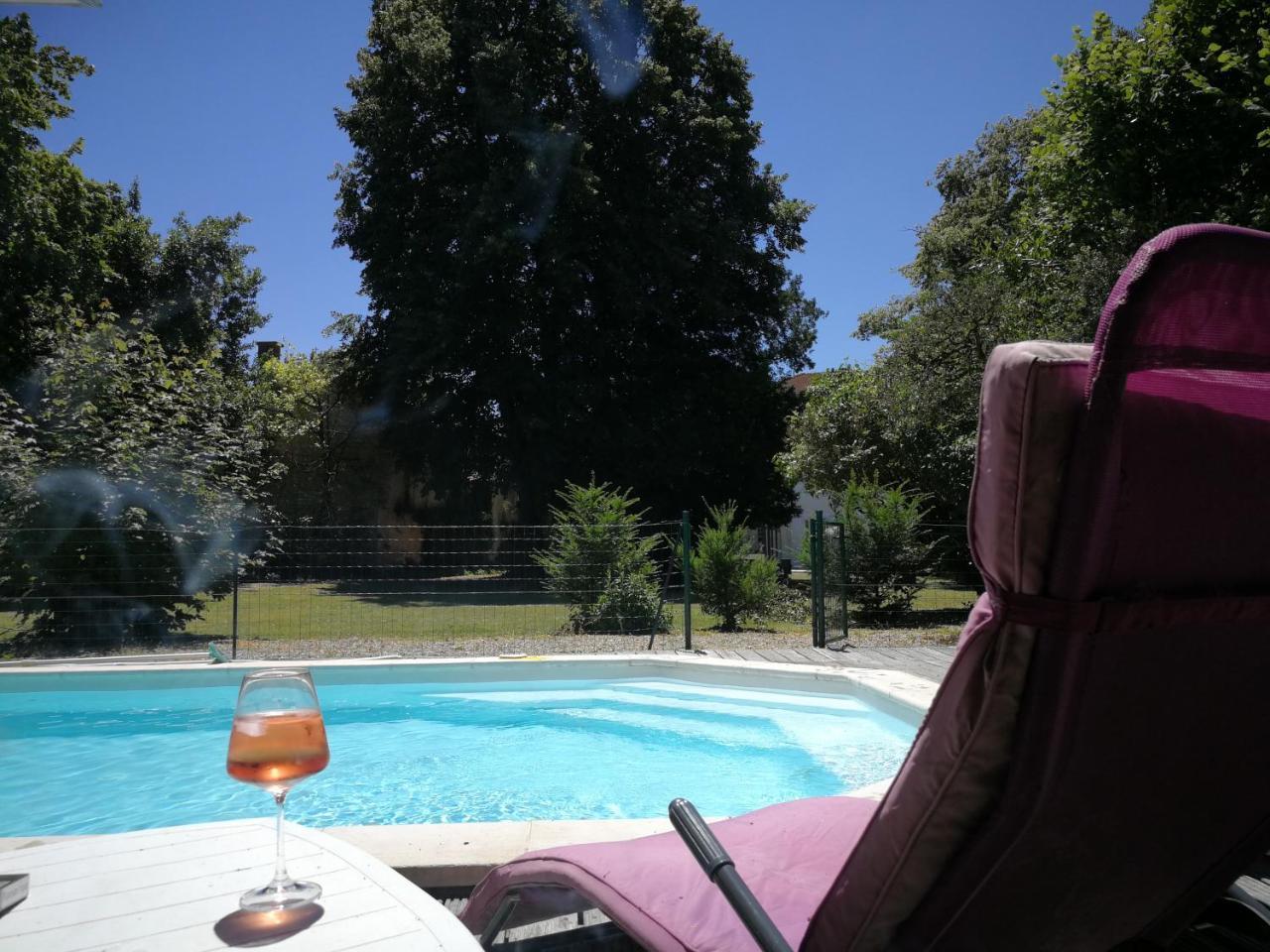 H De Surgeres Bed and Breakfast Buitenkant foto
